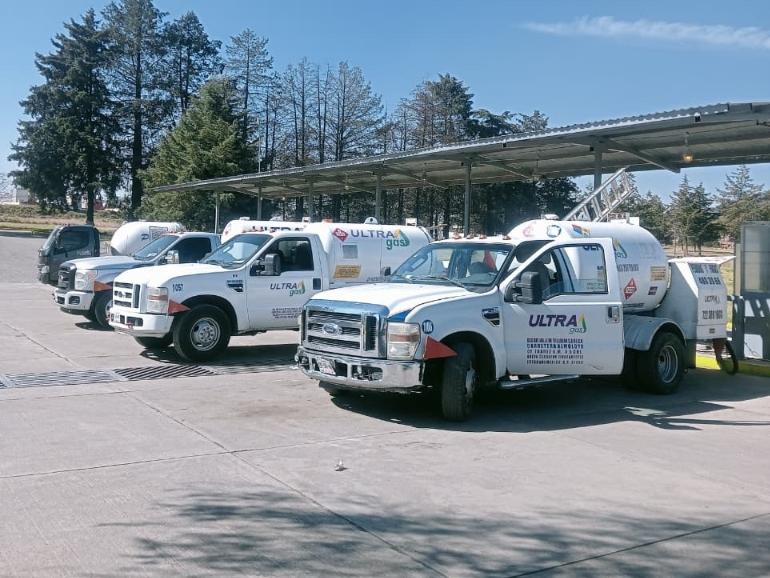 Flotilla moderna de pipas de Gas LP Quiroz en Metepec Estado de México